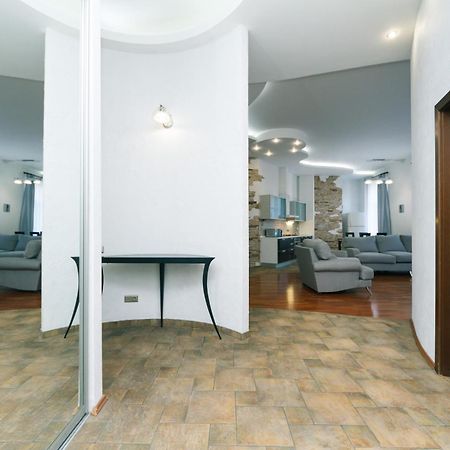 شقة Lux Near Maidan, Khreschutyk 3Br كييف المظهر الخارجي الصورة